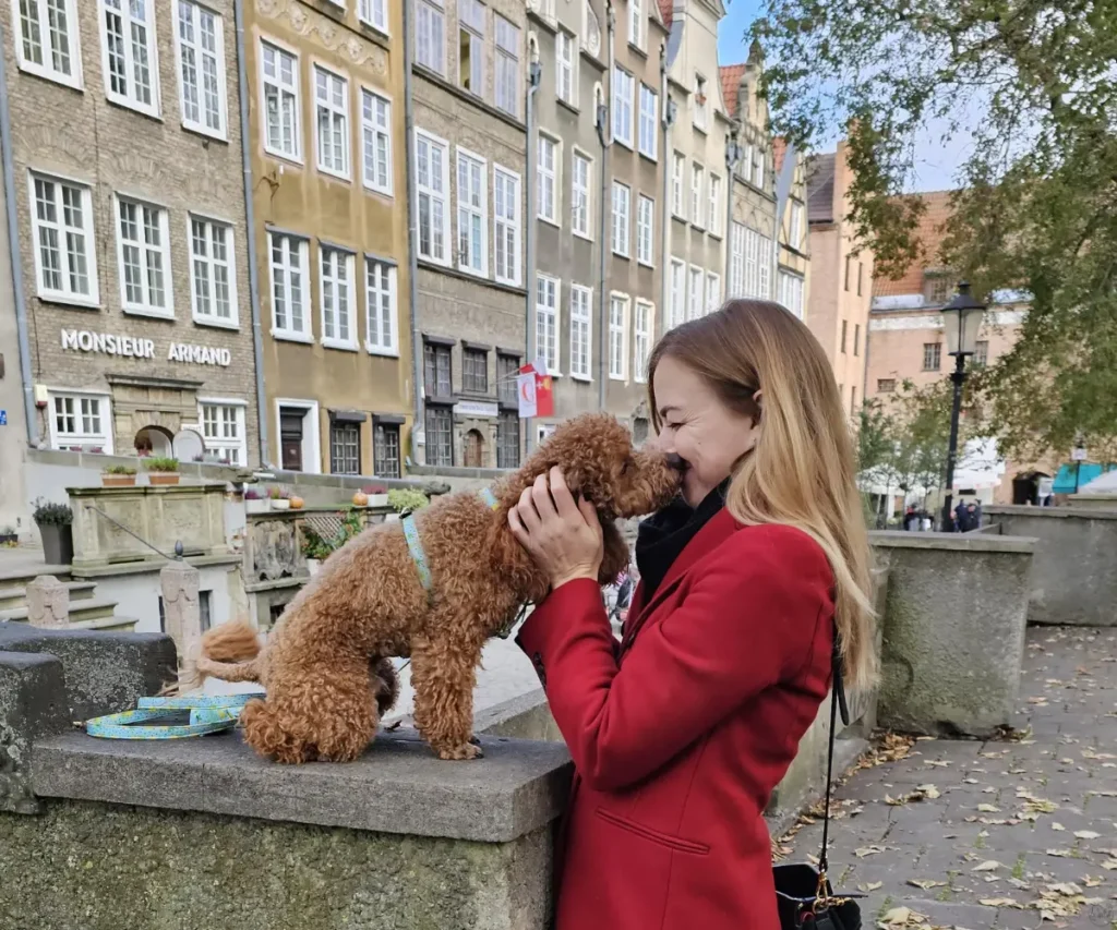 gdansk steets woman and her dog
